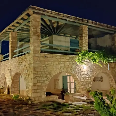 Nikolas Villa Ampelas